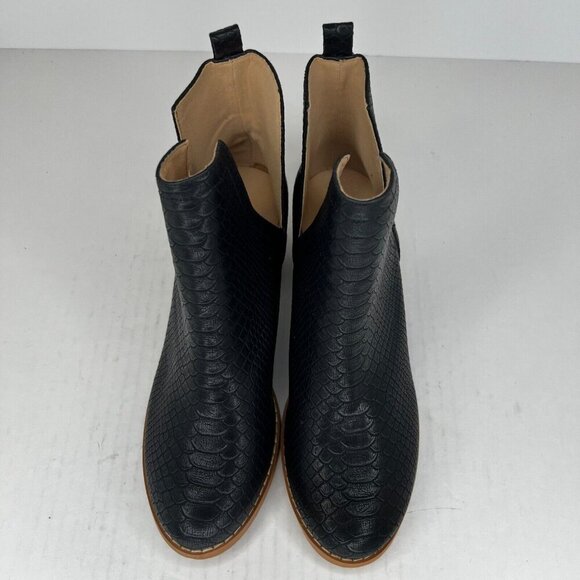 Womens Black Reptile Cut Out Almond Toe Booties Slip Size 8 Ankle Boots - Picture 4 of 9
